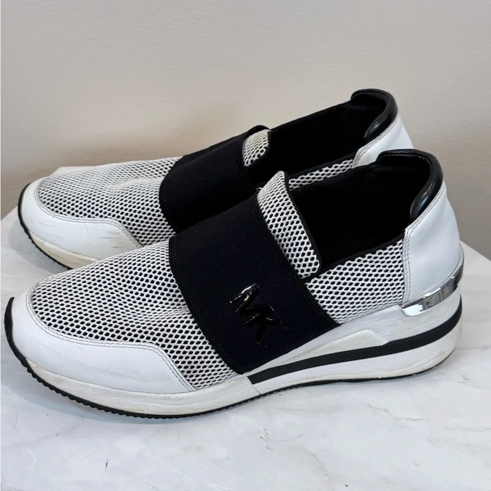 🔥Michael Kors  White and Black Women’s Sneakers Size 8.5 EUC🔥